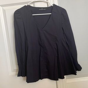 NWOT Pomander Place Tuckernuck Easton poplin swing v neck blouse in Navy S